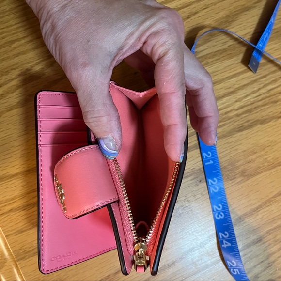 Coach medium corner zip wallet with pink vintage rose print - Picture 3 of 6